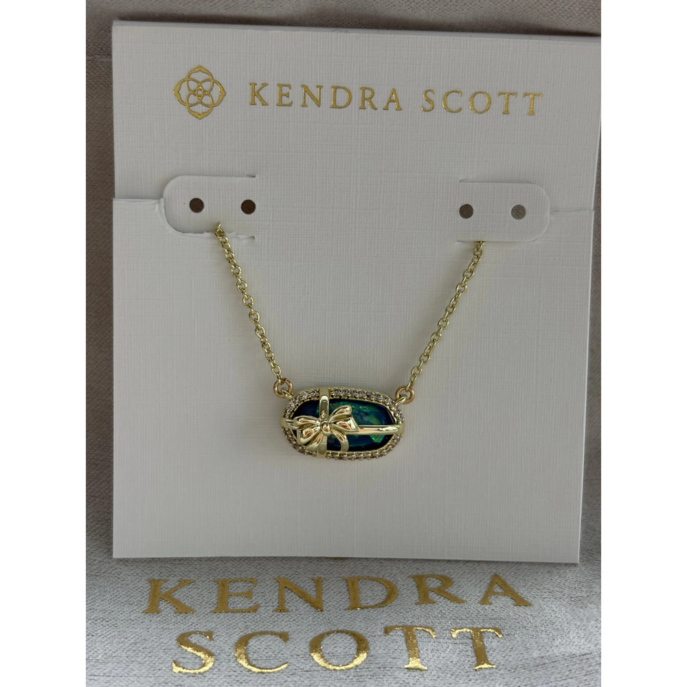 Kendra Scott Emerald Green Pendant Necklace
